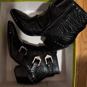 Gianni Bini Black Croc-Embossed Ankle Boots